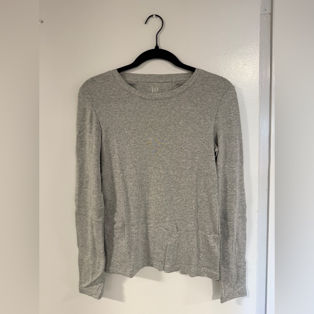 NWOT! GAP Women’s Long Sleeve Shirt - Grey